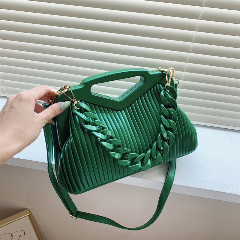 Thick Chain Small PU Leather Shoulder Crossbody Bags with Short Triangle top Handle for Women 2022 hit designer Luxury Handbags
Thick Chain Small PU Leather Shoulder Crossbody Bags with Short Triangle top Handle for Women 2022 hit designer Luxury Handbags
