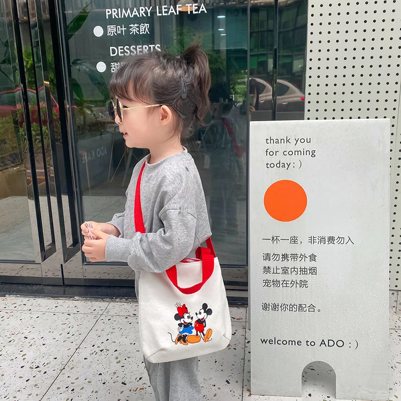 Disney 2020 new children's cute Minnie canvas bag wild children messenger handbag storage snack bag kindergarten school bag
Disney 2020 new children's cute Minnie canvas bag wild children messenger handbag storage snack bag kindergarten school bag