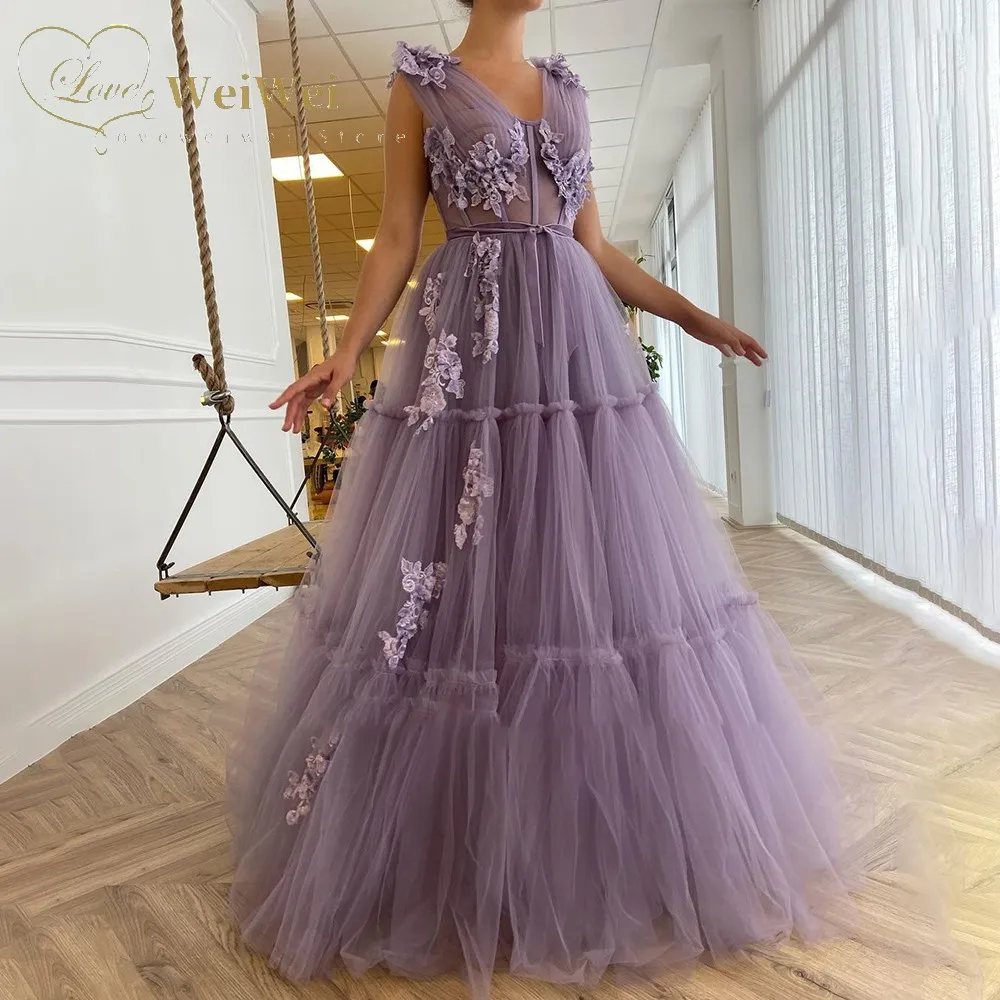 Lavender Prom Dresses V-Neck Sleeveless A-Line Evening Gowns Sash Fold 3D Flower Applique Ruffles Robes De Soirée
Lavender Prom Dresses V-Neck Sleeveless A-Line Evening Gowns Sash Fold 3D Flower Applique Ruffles Robes De Soirée