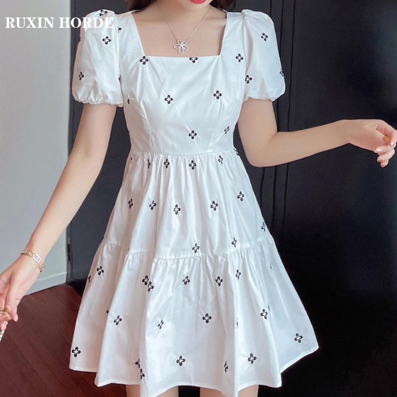 Elegant Temperament Square Neck Bubble Sleeve Commuter Retro Summer 2021 Ladies Soft New Fashion A-Line Flower Solid Color Dress 
Elegant Temperament Square Neck Bubble Sleeve Commuter Retro Summer 2021 Ladies Soft New Fashion A-Line Flower Solid Color Dress
