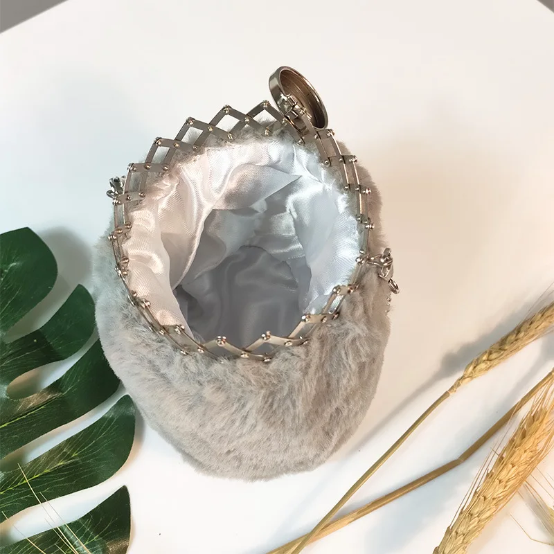 Xianjian Winter Faux Fur Bottle Purse Unique Bottle Handbag Purse Clutches For Lady
Xianjian Winter Faux Fur Bottle Purse Unique Bottle Handbag Purse Clutches For Lady