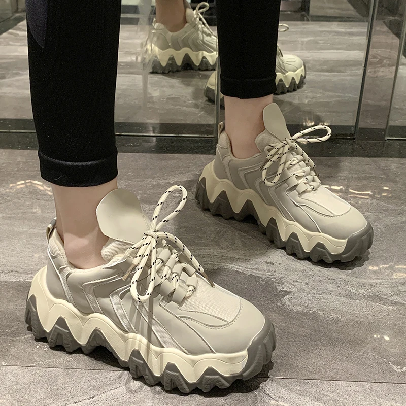 Hot New Vulcanized Women Shoes 2020 Autumn Fashion Pull-on Lace-up Non-slip Wear-resistant Sports Shoes Round Toe Casual Shoes 
Hot New Vulcanized Women Shoes 2020 Autumn Fashion Pull-on Lace-up Non-slip Wear-resistant Sports Shoes Round Toe Casual Shoes