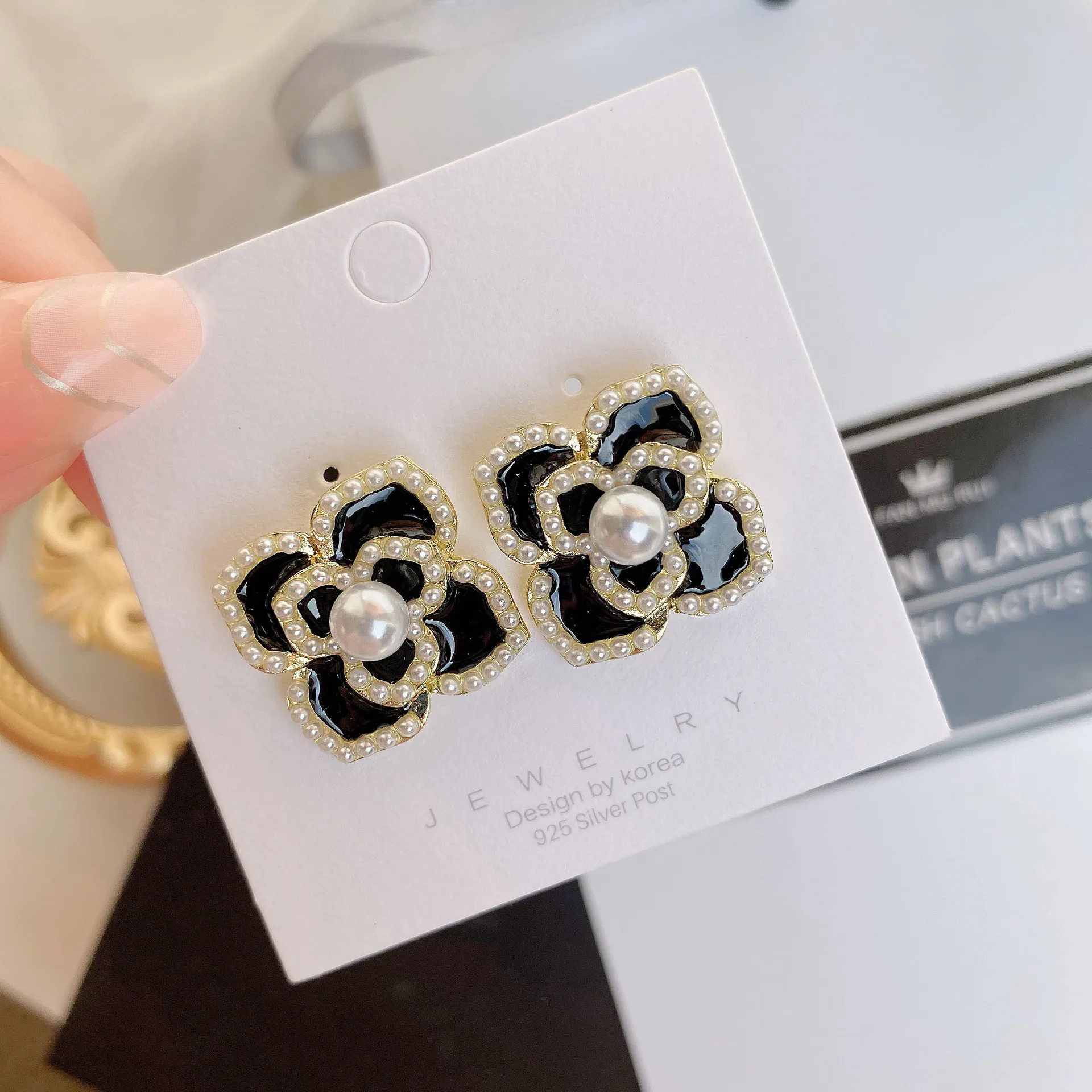 New Fashion Earrings French Earrings 925 Silver Needle Retro Korean Fashion Earrings for Women 2021 Trendy Earrings Wholesale
New Fashion Earrings French Earrings 925 Silver Needle Retro Korean Fashion Earrings for Women 2021 Trendy Earrings Wholesale