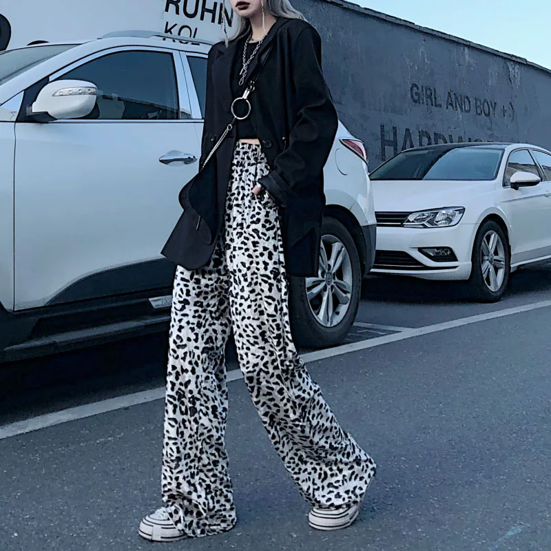 Plus Size Loose Elastic High Waist Pocket Straight Wide Leg Velvet Long Pant Women Sexy Streetwear Leopard Baggy Sweatpant Fall
Plus Size Loose Elastic High Waist Pocket Straight Wide Leg Velvet Long Pant Women Sexy Streetwear Leopard Baggy Sweatpant Fall
