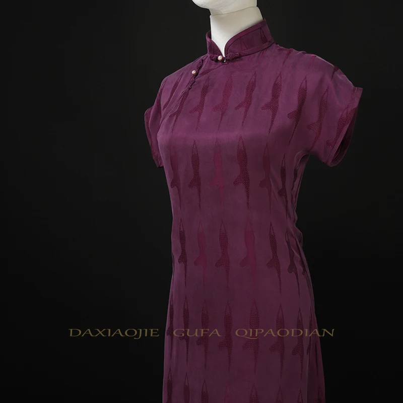 Old style cheongsam 2020 a Zixia new full open front manual buckle heavy copper ammonia long cheongsam
Old style cheongsam 2020 a Zixia new full open front manual buckle heavy copper ammonia long cheongsam