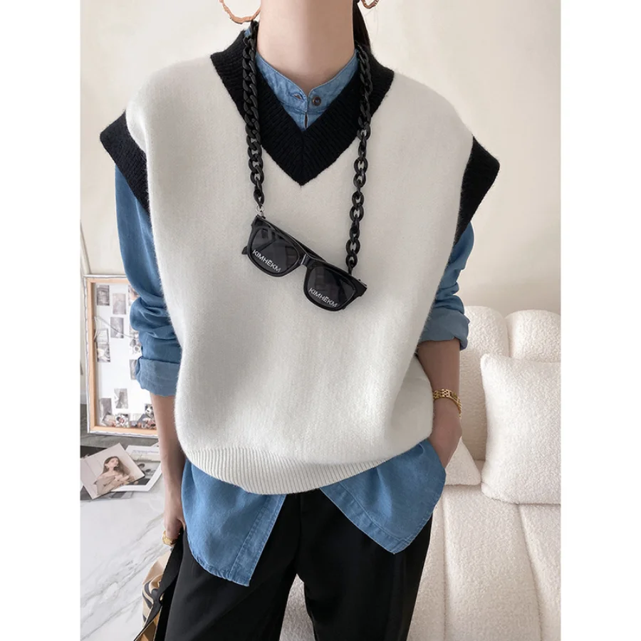 Retro Knitted Vest Top Women's Vest Autumn 2021 Loose Sleeveless V-neck Waistcoat Fashion Outer Wear All-match Women's Sweater
Retro Knitted Vest Top Women's Vest Autumn 2021 Loose Sleeveless V-neck Waistcoat Fashion Outer Wear All-match Women's Sweater