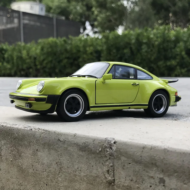 Модель автомобиля из сплава 1/24 Welly 1974 Porsche 911 TURBO, коллекционные украшения, детские игрушки, игрушки для мальчиков
Модель автомобиля из сплава 1/24 Welly 1974 Porsche 911 TURBO, коллекционные украшения, детские игрушки, игрушки для мальчиков