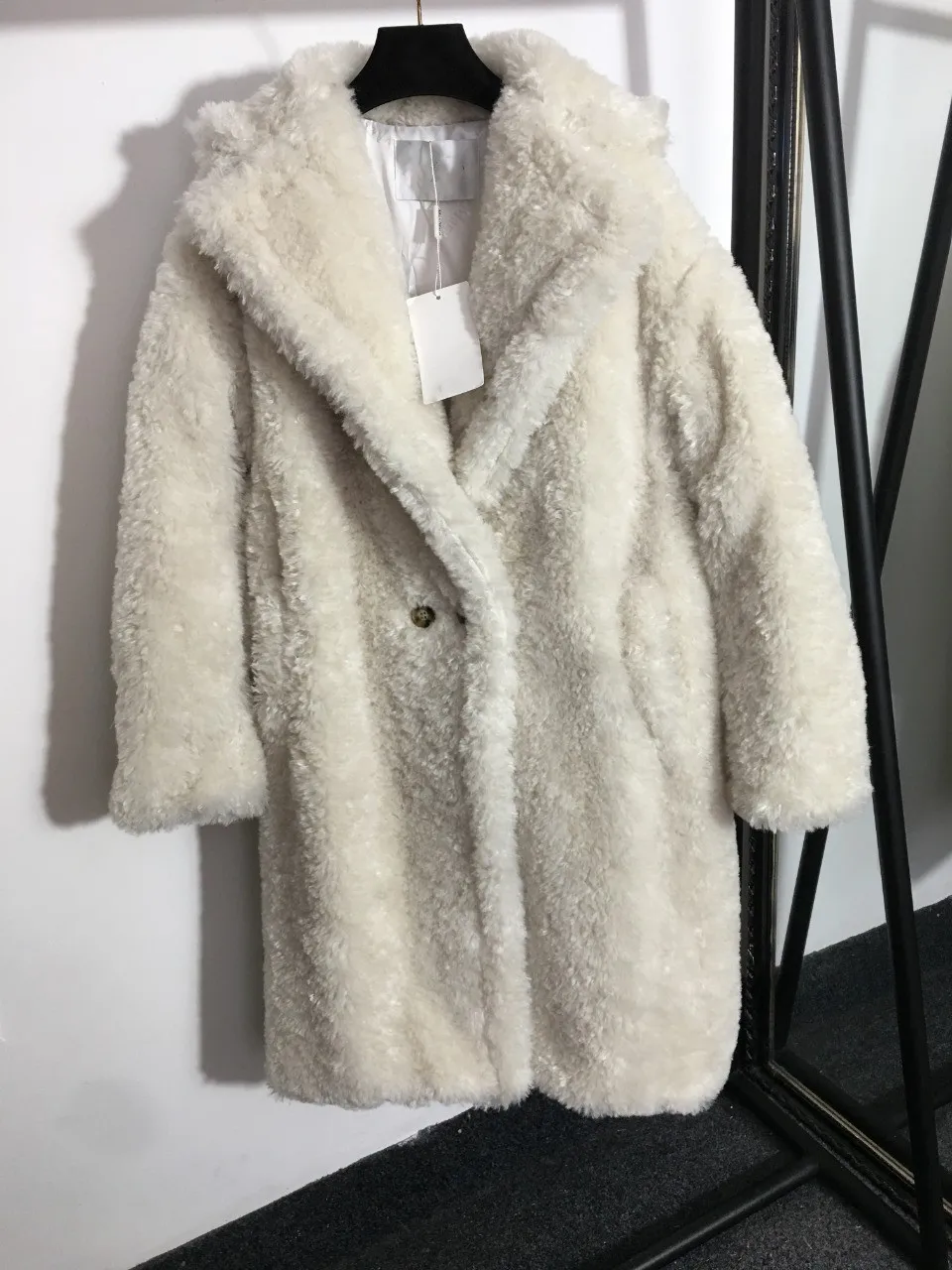 Autumn\/Winter 2021 Teddy Bear Coat Sweater European And American Warm Thick Plush Medium-Length FA-432-380 
Autumn\/Winter 2021 Teddy Bear Coat Sweater European And American Warm Thick Plush Medium-Length FA-432-380