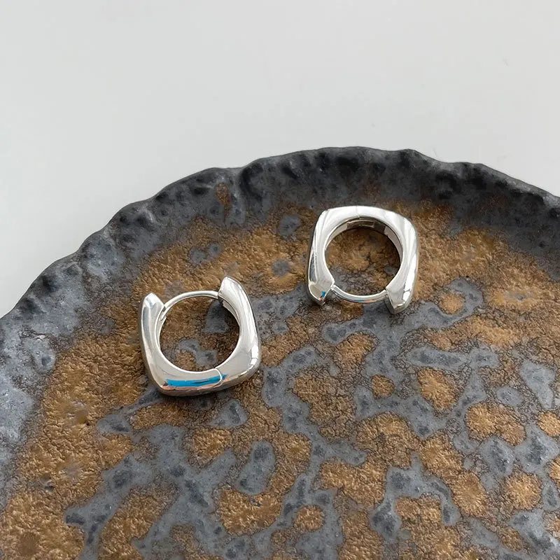 Silvology 925 Sterling Silver Square Glossy Hoop Earrings for Women Elegant Minimalist Statement Earrings Ladies Fashion Jewelry
Silvology 925 Sterling Silver Square Glossy Hoop Earrings for Women Elegant Minimalist Statement Earrings Ladies Fashion Jewelry