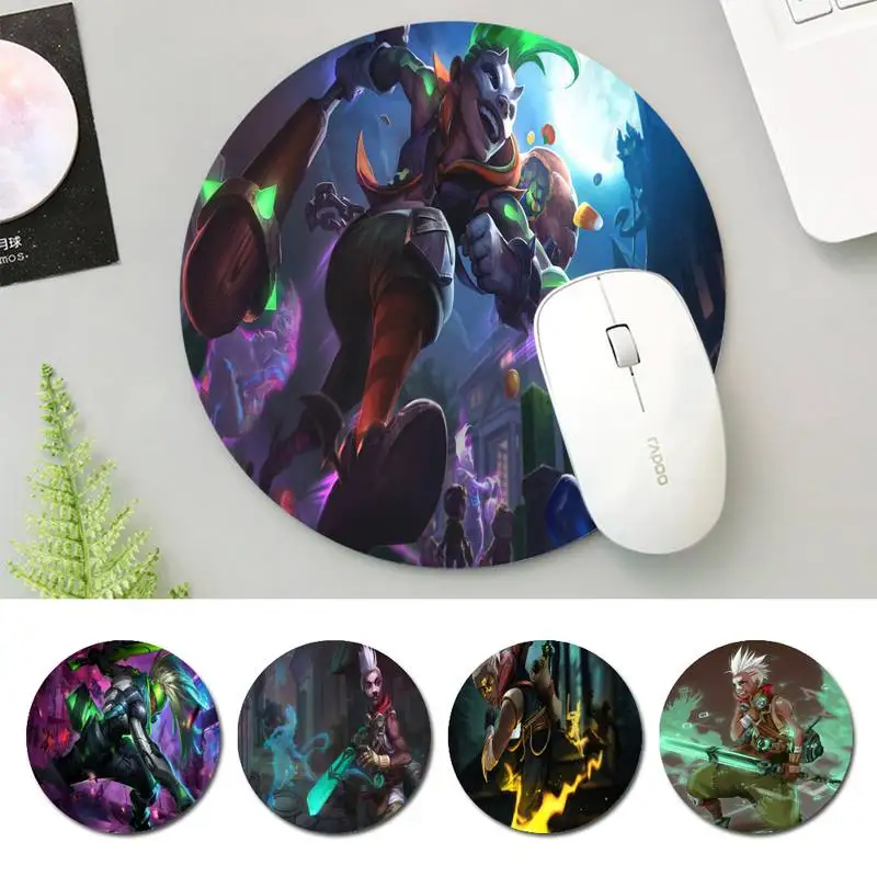 Brand LOL Ekko Mouse Mat Keyboard Mat Desk Durable Desktop Mousepad Rubber Gaming Round Mouse Pad Office Mouse Mat
Brand LOL Ekko Mouse Mat Keyboard Mat Desk Durable Desktop Mousepad Rubber Gaming Round Mouse Pad Office Mouse Mat