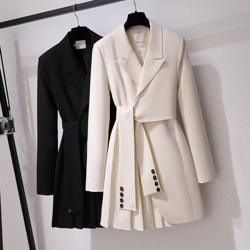 CCMM Korea Chic Temperament Autumn 2022 New Female White Lace Up Waist Notched Long Sleeve Pleated Suit Dress Fashion
CCMM Korea Chic Temperament Autumn 2022 New Female White Lace Up Waist Notched Long Sleeve Pleated Suit Dress Fashion
