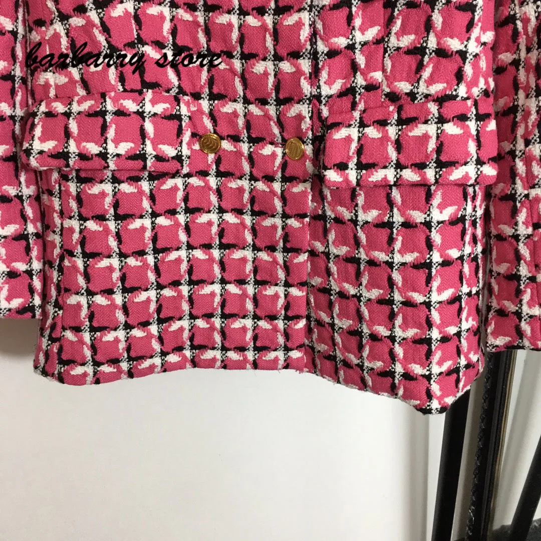 2021 luxury brand Plaid knitting women's temperament slim Lapel scarf suit coat casual versatile loose double breasted long top
2021 luxury brand Plaid knitting women's temperament slim Lapel scarf suit coat casual versatile loose double breasted long top