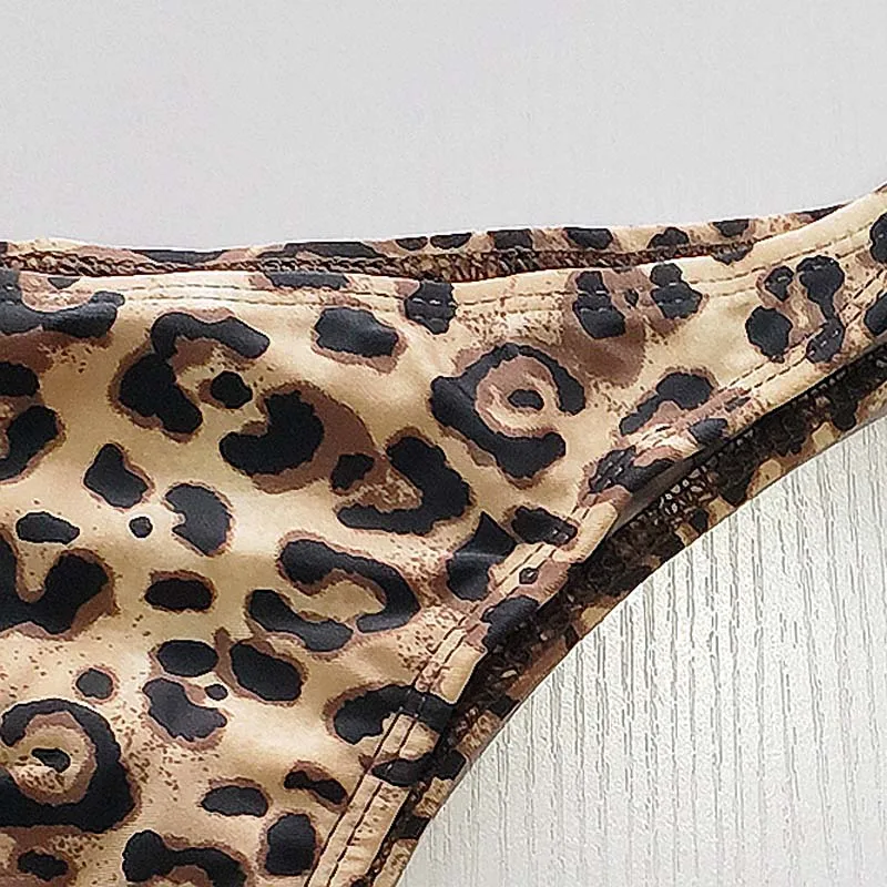Shuizhamou Summer New Style Short Sleeved Bikini Leopard Print Fashion Two Piece Sexy Ladies Thong Swimwear Beachwear Wholesaler
Shuizhamou Summer New Style Short Sleeved Bikini Leopard Print Fashion Two Piece Sexy Ladies Thong Swimwear Beachwear Wholesaler