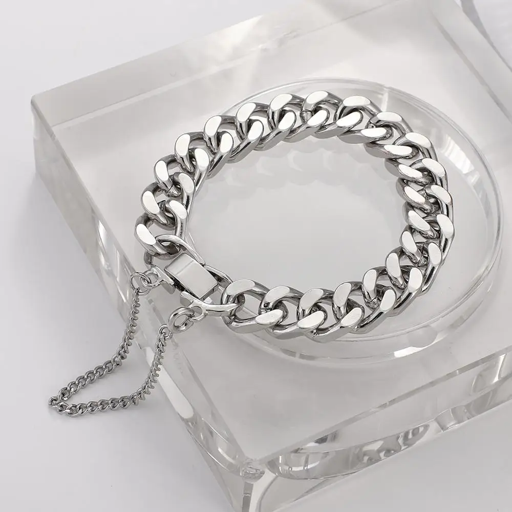 AENSOA Men Simple Gold Silver Color Metal Curb Cuban Link Chain Bracelet for Women Minimalist Chain Pendant Unisex Wrist Jewelry
AENSOA Men Simple Gold Silver Color Metal Curb Cuban Link Chain Bracelet for Women Minimalist Chain Pendant Unisex Wrist Jewelry