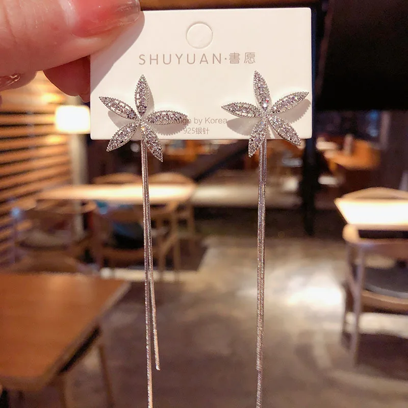 New Five-leaf Flower Tassel Long Earring Temperament Exquisite Elegant Trend Fashion Earrings Flower Long Earrings
New Five-leaf Flower Tassel Long Earring Temperament Exquisite Elegant Trend Fashion Earrings Flower Long Earrings