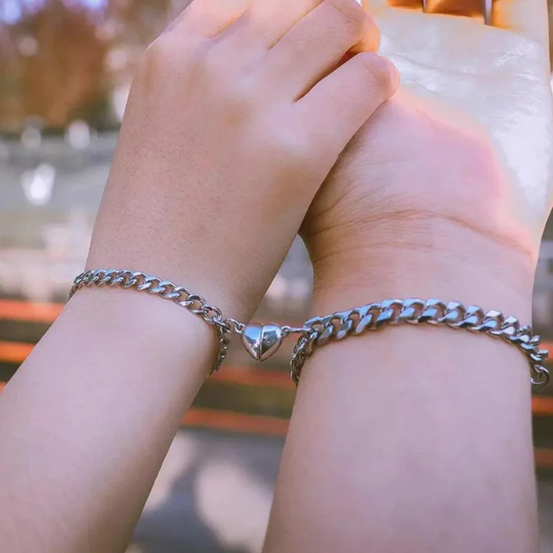 HIYONG 2021 New Style Cuban Chain Bracelet Magnetic Heart Buckle Couple Bracelets Lover Attraction Bracelet Adjustable Jewelry
HIYONG 2021 New Style Cuban Chain Bracelet Magnetic Heart Buckle Couple Bracelets Lover Attraction Bracelet Adjustable Jewelry