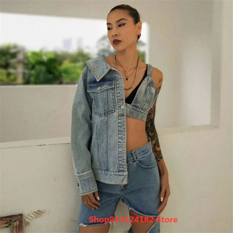 European and American style foreign trade trend fashion design sense spring suspender stitching long-sleeved denim jacket
European and American style foreign trade trend fashion design sense spring suspender stitching long-sleeved denim jacket