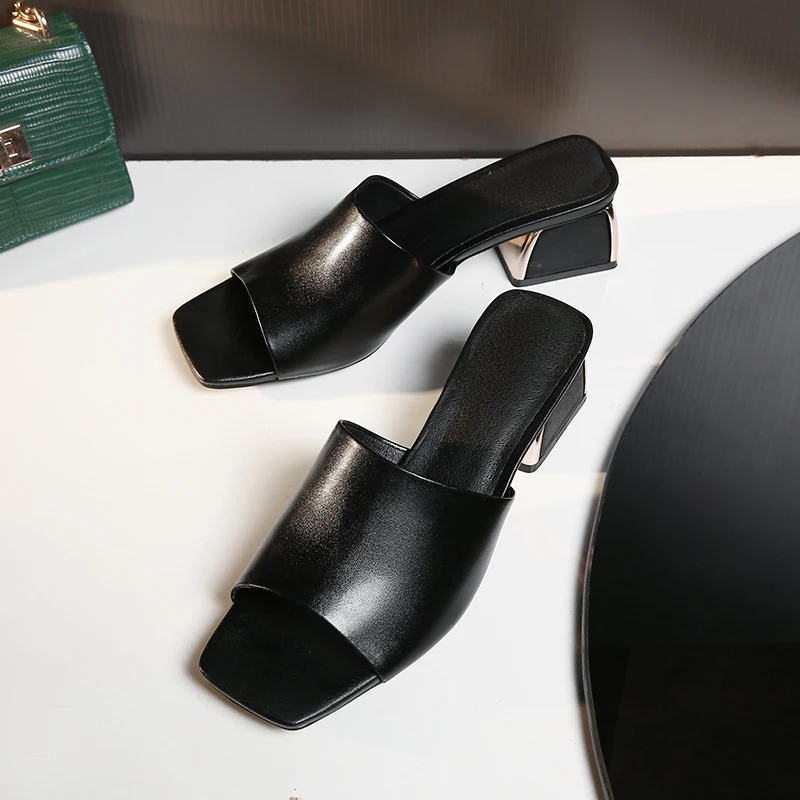 2021 Summer Slipper Woman Genuine Leather High Heels Sandals European Fashion Beach Women's Shoes Sexy Party Slippers
2021 Summer Slipper Woman Genuine Leather High Heels Sandals European Fashion Beach Women's Shoes Sexy Party Slippers
