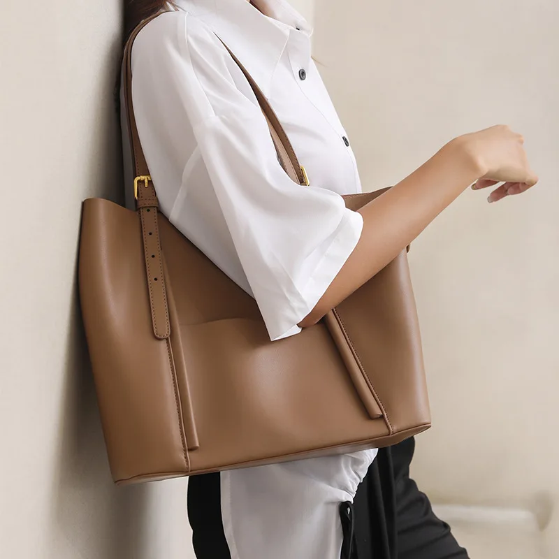 

Роскошная брендовая Высококачественная натуральная кожа, простая темпераментная вместительная дамская сумка-тоут, элегантная сумка на од...