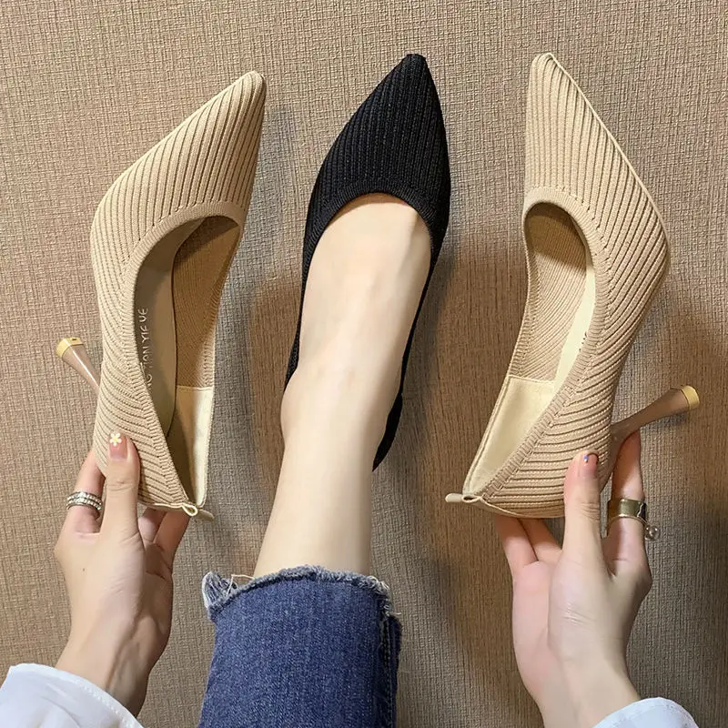 High heels female 2020 spring new wild black shallow mouth pointed stiletto shoes Pump 8CM
High heels female 2020 spring new wild black shallow mouth pointed stiletto shoes Pump 8CM