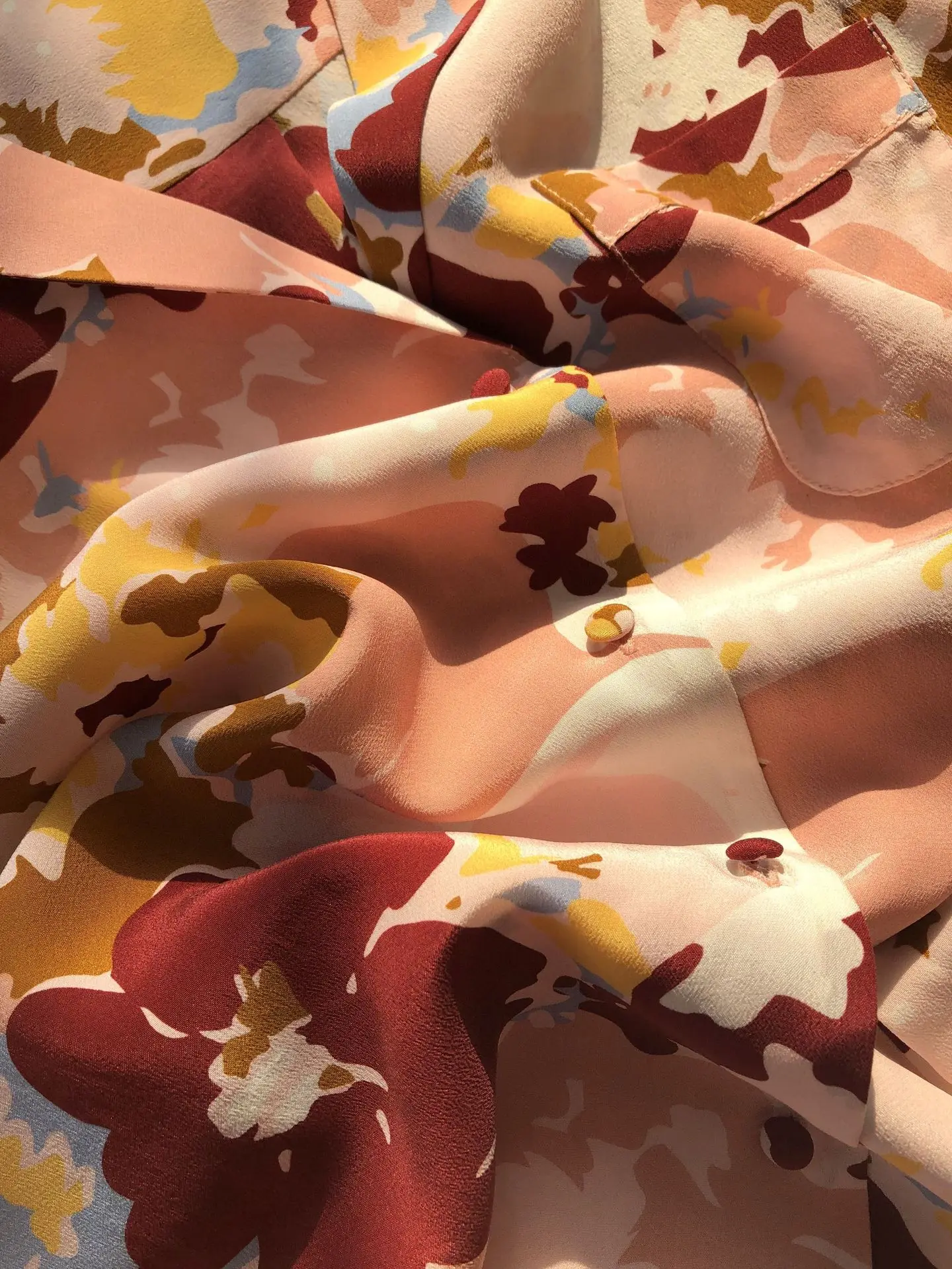 Abstract Color 100% Silk Shirt Suit Collar Pink Coffee Color Matching Double Sand Wash Women Shirt
Abstract Color 100% Silk Shirt Suit Collar Pink Coffee Color Matching Double Sand Wash Women Shirt