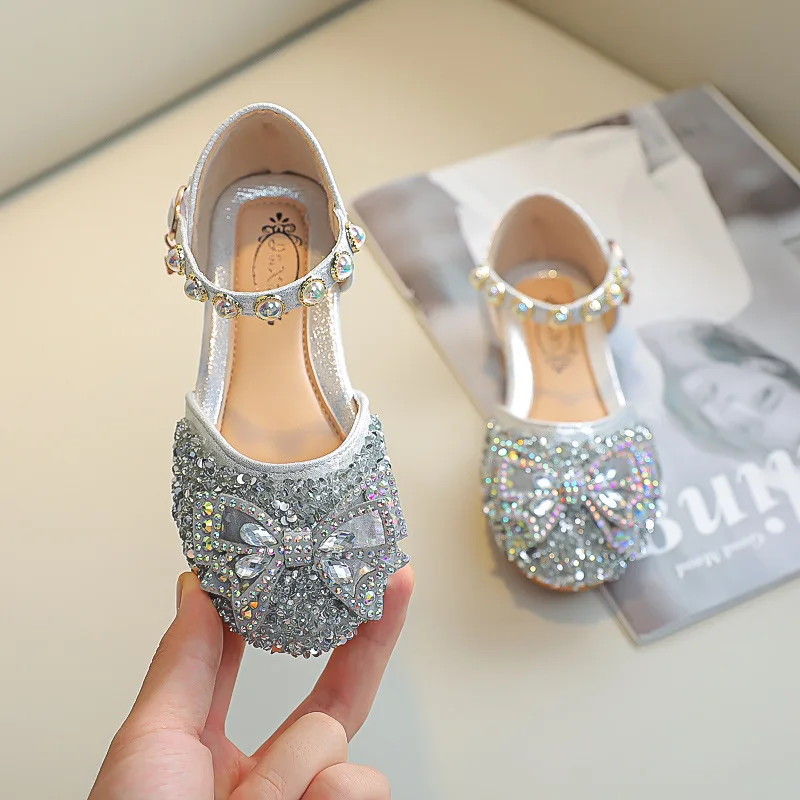 Summer Toddler Girls Baby Princess Performance Shoes Children's Sequins Silver Flat Crystal Shoes For Wedding Party Sandals New
Summer Toddler Girls Baby Princess Performance Shoes Children's Sequins Silver Flat Crystal Shoes For Wedding Party Sandals New