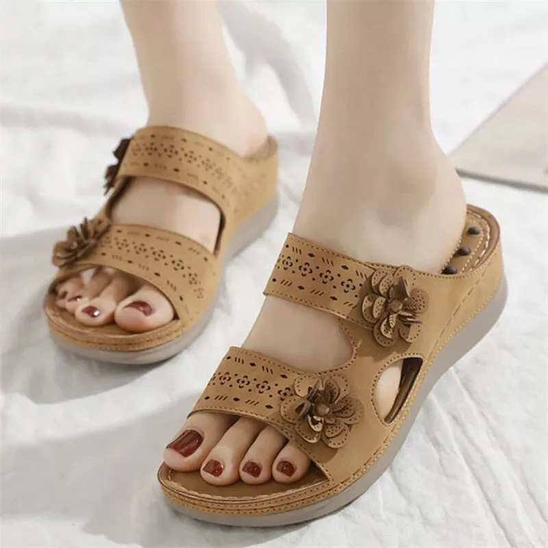 2021 new women summer slippers flower thick comfort hollow flat slipper outside wedges beach casual ladies plus size shoes
2021 new women summer slippers flower thick comfort hollow flat slipper outside wedges beach casual ladies plus size shoes