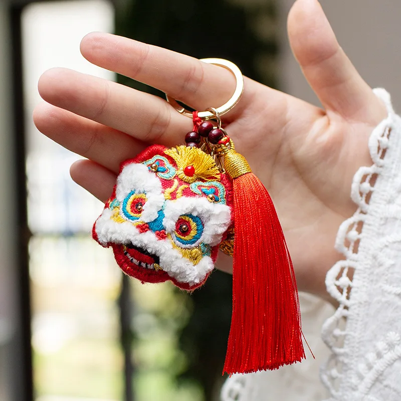 Hand-embroidered Material Bag Lion Dancing Peace Blessing Car Pendant Pouch Peace Blessing Ancient Style Embroidery Sachet
Hand-embroidered Material Bag Lion Dancing Peace Blessing Car Pendant Pouch Peace Blessing Ancient Style Embroidery Sachet