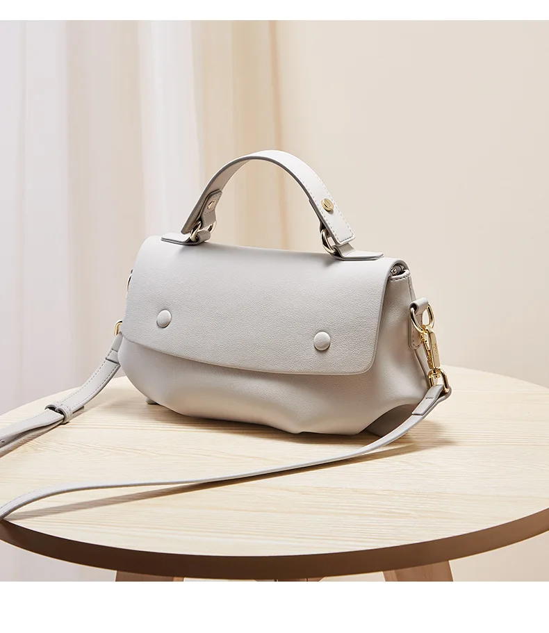 Women's Bag New Messenger Bag Cowhide Fashion Cloud Bag Lightweight Casual Shoulder Bag Female
Women's Bag New Messenger Bag Cowhide Fashion Cloud Bag Lightweight Casual Shoulder Bag Female