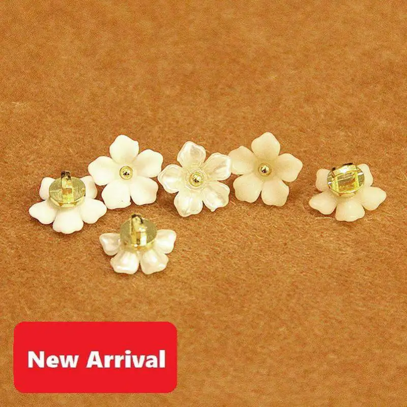 10Pcs 3D White Flower Buttons Suit Button for Clothing DIY Sewing Accessories For Needlework Handy Work
10Pcs 3D White Flower Buttons Suit Button for Clothing DIY Sewing Accessories For Needlework Handy Work