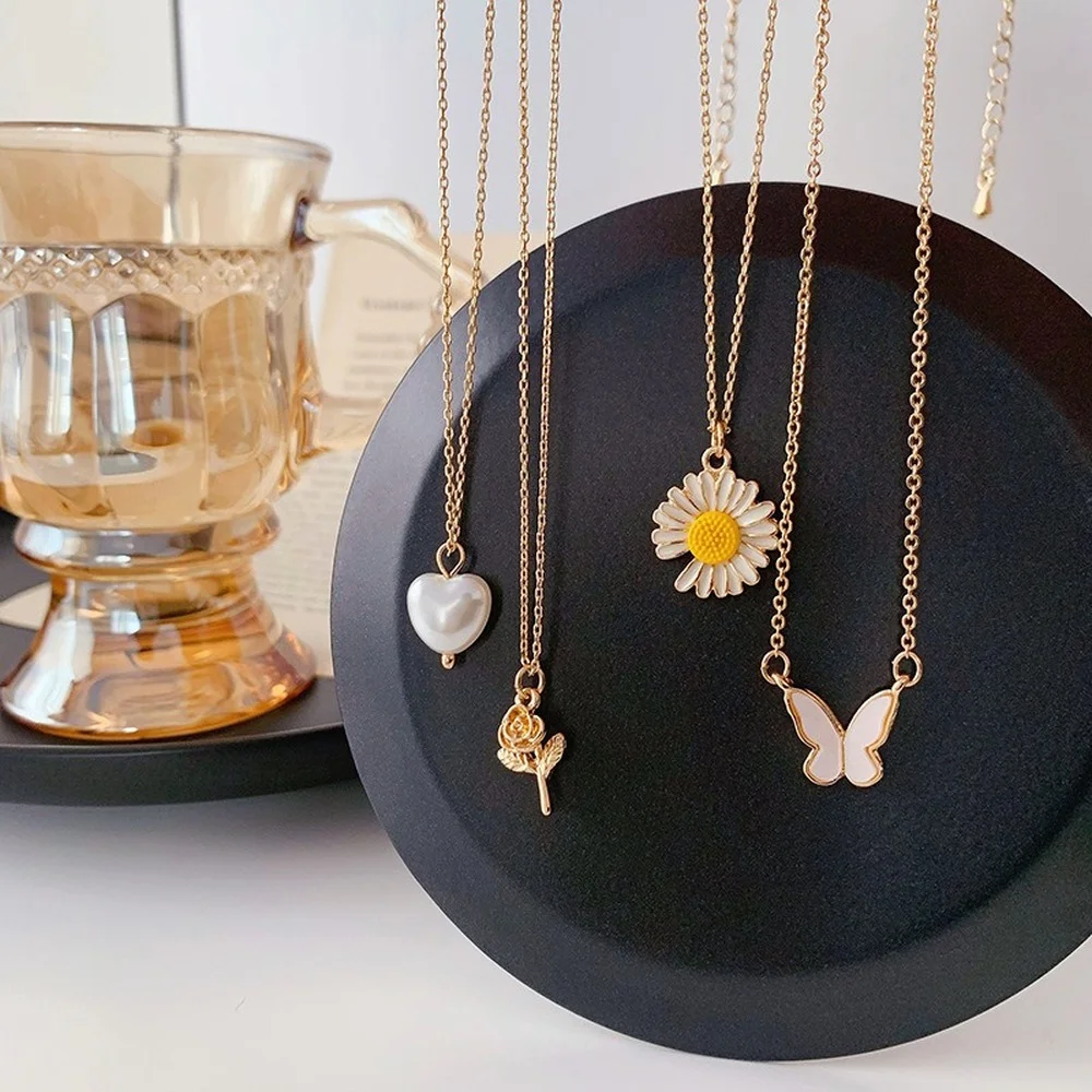 Sun Flower Necklace for Women 2021 Fashion Aesthetic Butterfly Accessories Pearl Heart Pendant Jewelry Charm Clavicle Chain Gift
Sun Flower Necklace for Women 2021 Fashion Aesthetic Butterfly Accessories Pearl Heart Pendant Jewelry Charm Clavicle Chain Gift