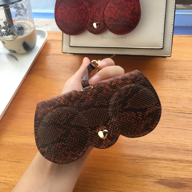 PU Leather Snake Fashion Fold-able Sun Eye Glasses Box For Eyeglass Sunglasses Cute Protection Bag Hot Sale Women Portable Case
PU Leather Snake Fashion Fold-able Sun Eye Glasses Box For Eyeglass Sunglasses Cute Protection Bag Hot Sale Women Portable Case