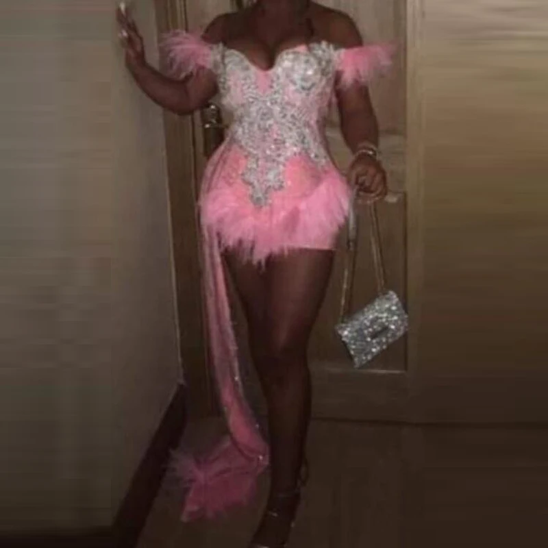 Fashion Short Evening Party Dresses Sexy Off Shoulder vestido de curto Feather Pink Prom Gowns Custom Formal Dress Applique
Fashion Short Evening Party Dresses Sexy Off Shoulder vestido de curto Feather Pink Prom Gowns Custom Formal Dress Applique