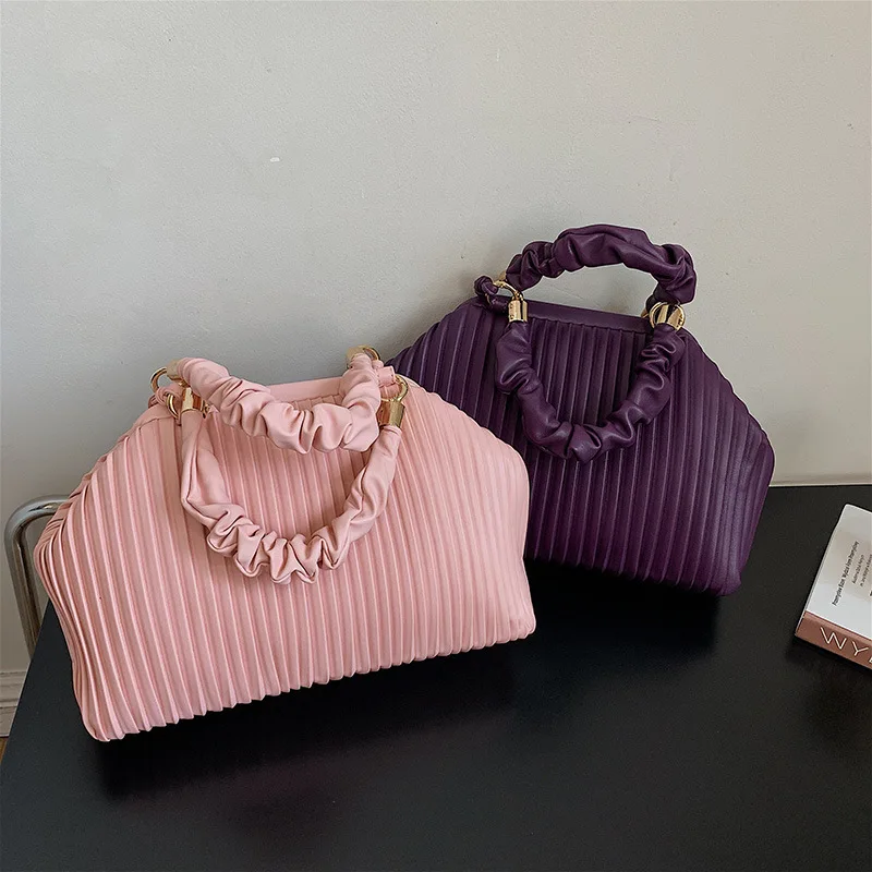 European and American Bags Autumn 2021new Fashion Ladies Luxury High-quality Simple Fold Cloud Portable Large-capacity Shell Bag
European and American Bags Autumn 2021new Fashion Ladies Luxury High-quality Simple Fold Cloud Portable Large-capacity Shell Bag