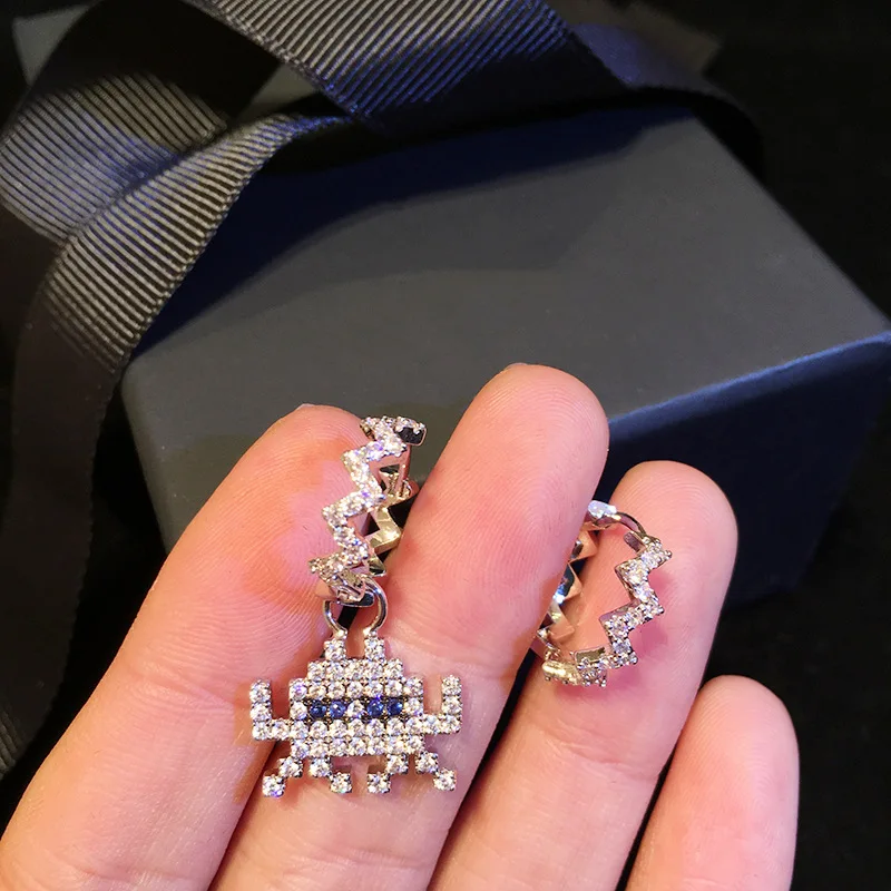 2019 Summer Asymmetric Vintage Pixel Game Little Monster Earrings Square Micro Cubic Zirconia Women Monaco Fashion Party Jewelry
2019 Summer Asymmetric Vintage Pixel Game Little Monster Earrings Square Micro Cubic Zirconia Women Monaco Fashion Party Jewelry