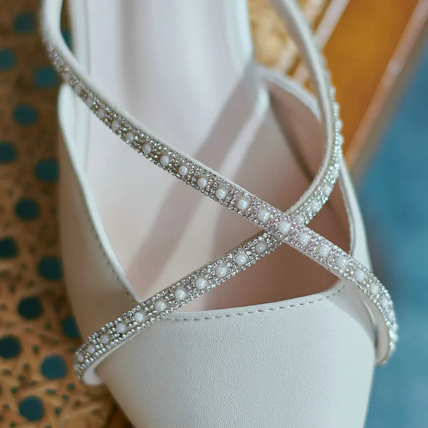 ESVEVA 2021 Crystal Elegant Female Slides Summer Microfiber Slip On Sandals Pointed Toe Slingback Women Pumps Big Size 34-43
ESVEVA 2021 Crystal Elegant Female Slides Summer Microfiber Slip On Sandals Pointed Toe Slingback Women Pumps Big Size 34-43