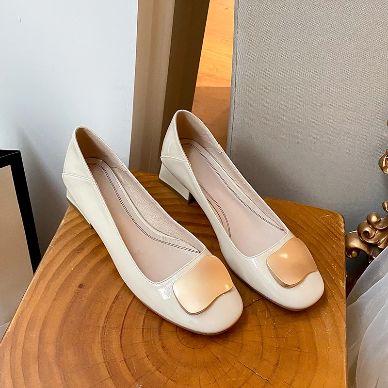 Women Med Heels Shoes Genuine Leather Metal Decoration Elegant Women Pumps Chunky Heels Female Casual Shoes 2021
Women Med Heels Shoes Genuine Leather Metal Decoration Elegant Women Pumps Chunky Heels Female Casual Shoes 2021