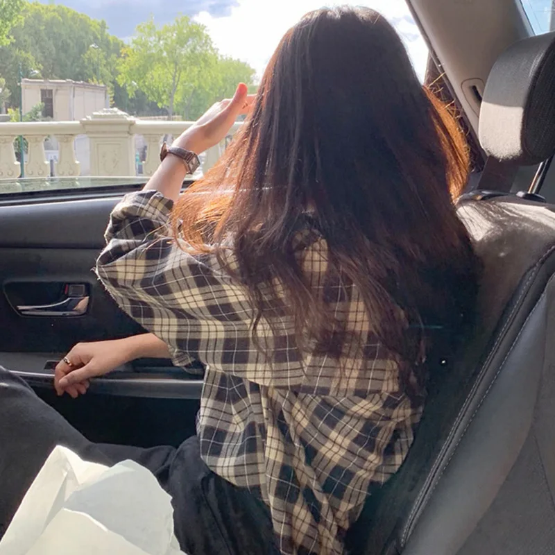 New Style South Korea INS Retro Simple Autumn Versatile Loose Buckle round Neck Plaid Long-sleeved Shirt Female
New Style South Korea INS Retro Simple Autumn Versatile Loose Buckle round Neck Plaid Long-sleeved Shirt Female