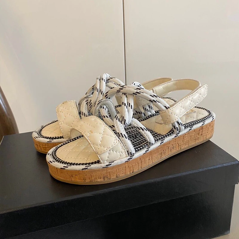 Chare French original 100logo new slippers women's sandals printing, rubber bottom non slip inner leather luxury counter packing
Chare French original 100logo new slippers women's sandals printing, rubber bottom non slip inner leather luxury counter packing