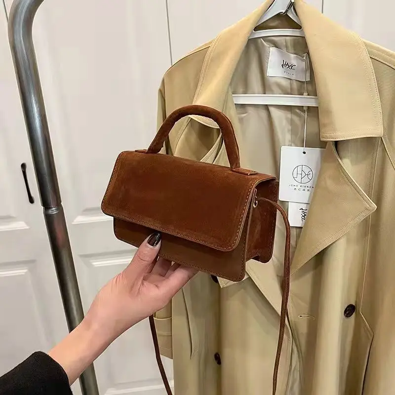 New Retro Shoulder Bags For Women Solid Color Plush Flannel Autumn Winter New Designer All-Match Cross-Body Messenger Bags
New Retro Shoulder Bags For Women Solid Color Plush Flannel Autumn Winter New Designer All-Match Cross-Body Messenger Bags