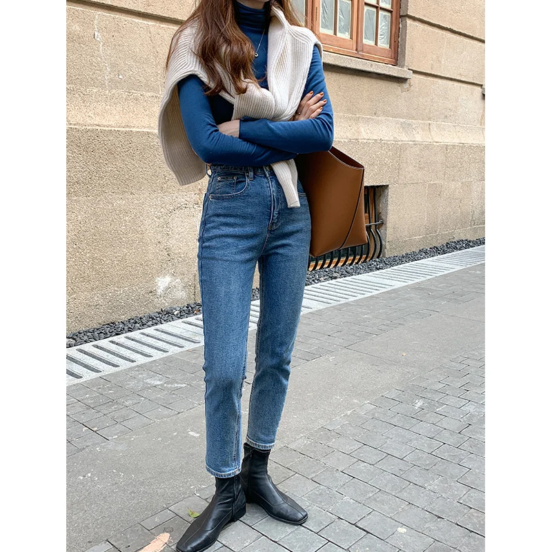 Женские джинсы МАЗ в Корейском стиле
Женские джинсы МАЗ в Корейском стиле