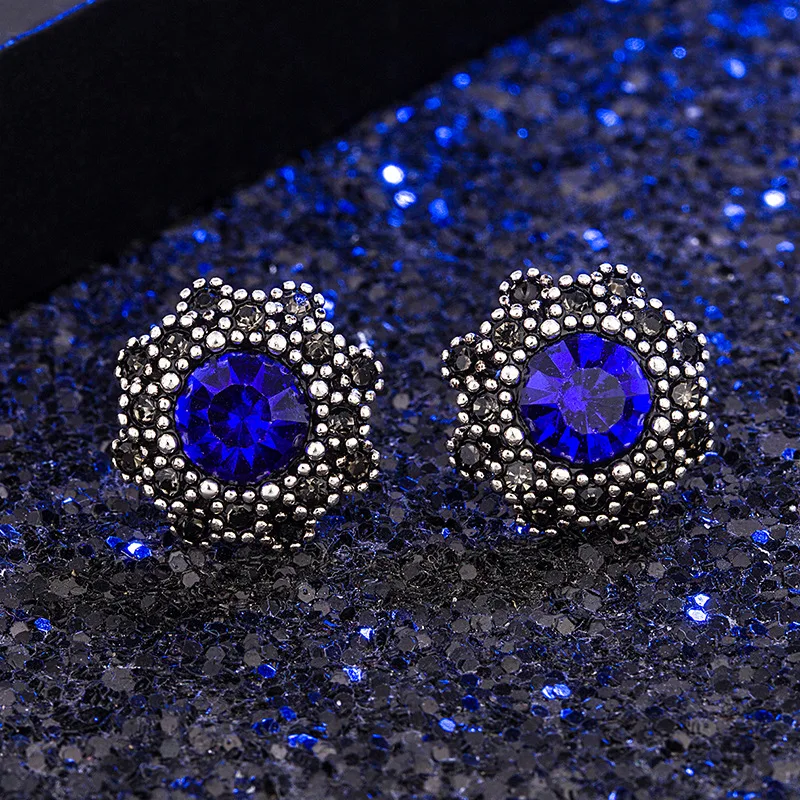 Retro Women Earrings 925 Silver Jewelry with Created Sapphire Zircon Gemstones Stud Earrings for Wedding Party Gift Ornaments
Retro Women Earrings 925 Silver Jewelry with Created Sapphire Zircon Gemstones Stud Earrings for Wedding Party Gift Ornaments