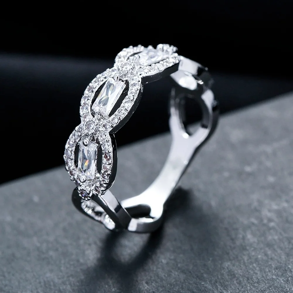 2021European and American fashion women attending the cocktail party inlaid diamond brass ring design fashion trend style ring
2021European and American fashion women attending the cocktail party inlaid diamond brass ring design fashion trend style ring