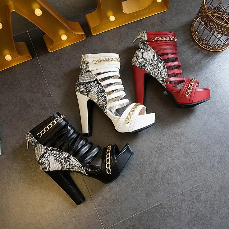 2019 new female thick with fish mouth metal decorative word buckle with waterproof platform sexy sandals
2019 new female thick with fish mouth metal decorative word buckle with waterproof platform sexy sandals