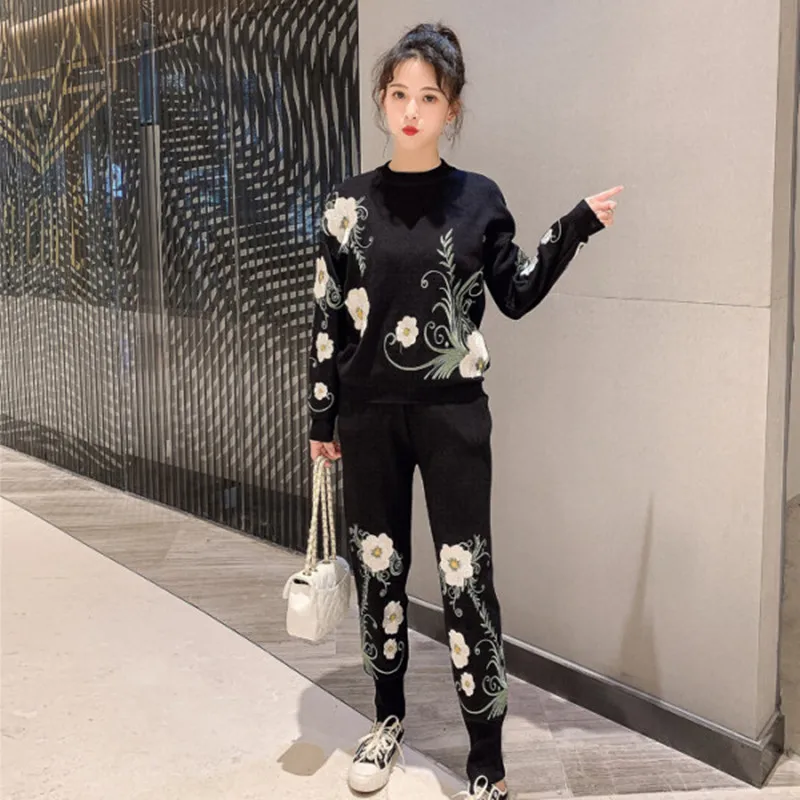 Fashion Tracksuit Women Vintage Knitted Two Piece Set Autumn Sweater Top+Long Pants Floral Embroidery Woman Sportsuits Spring
Fashion Tracksuit Women Vintage Knitted Two Piece Set Autumn Sweater Top+Long Pants Floral Embroidery Woman Sportsuits Spring
