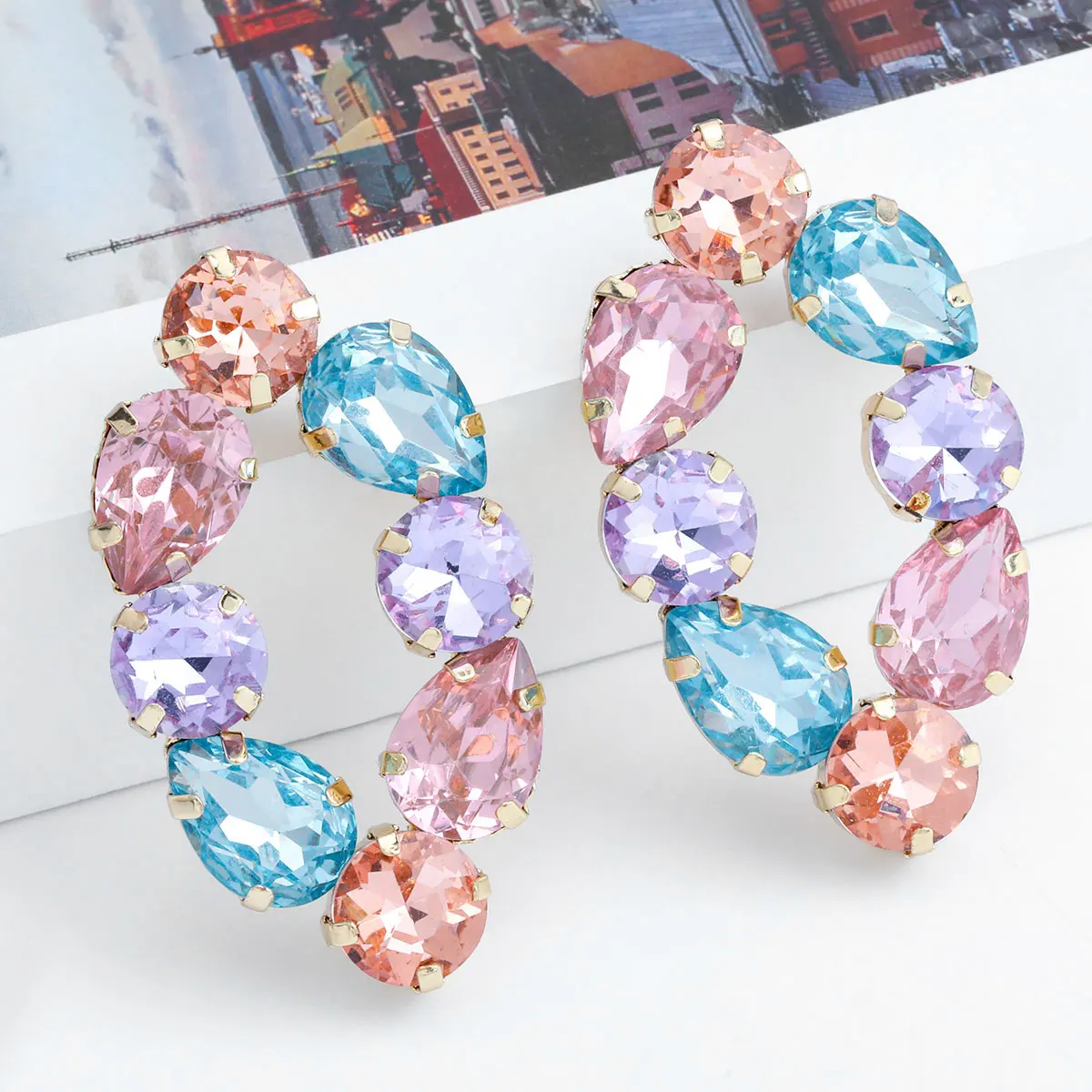 Spring Fashion Metal Rhinestone Geometric Earrings Family Party Shiny Stud Earrings Simple Women's Accessories
Spring Fashion Metal Rhinestone Geometric Earrings Family Party Shiny Stud Earrings Simple Women's Accessories