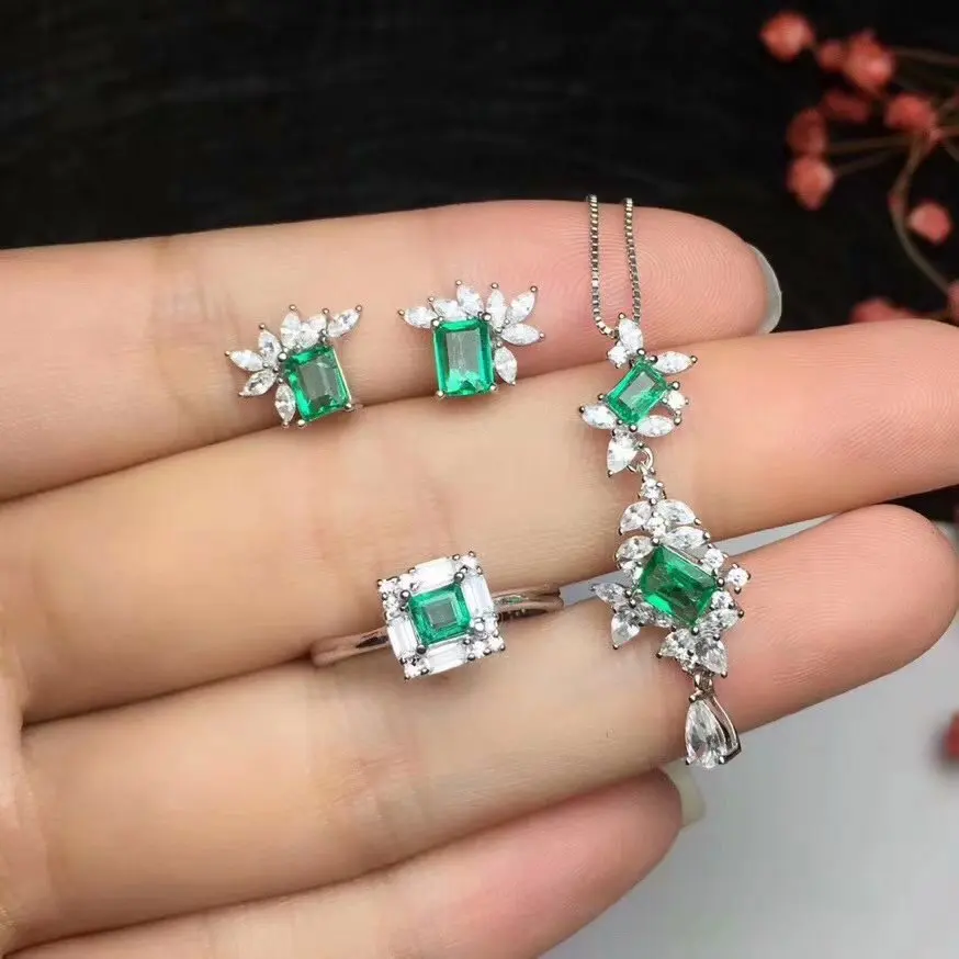 Special customization , Customer requirements, merely only only ,square Pillow Natural green Emerald pendant S925 silver
Special customization , Customer requirements, merely only only ,square Pillow Natural green Emerald pendant S925 silver