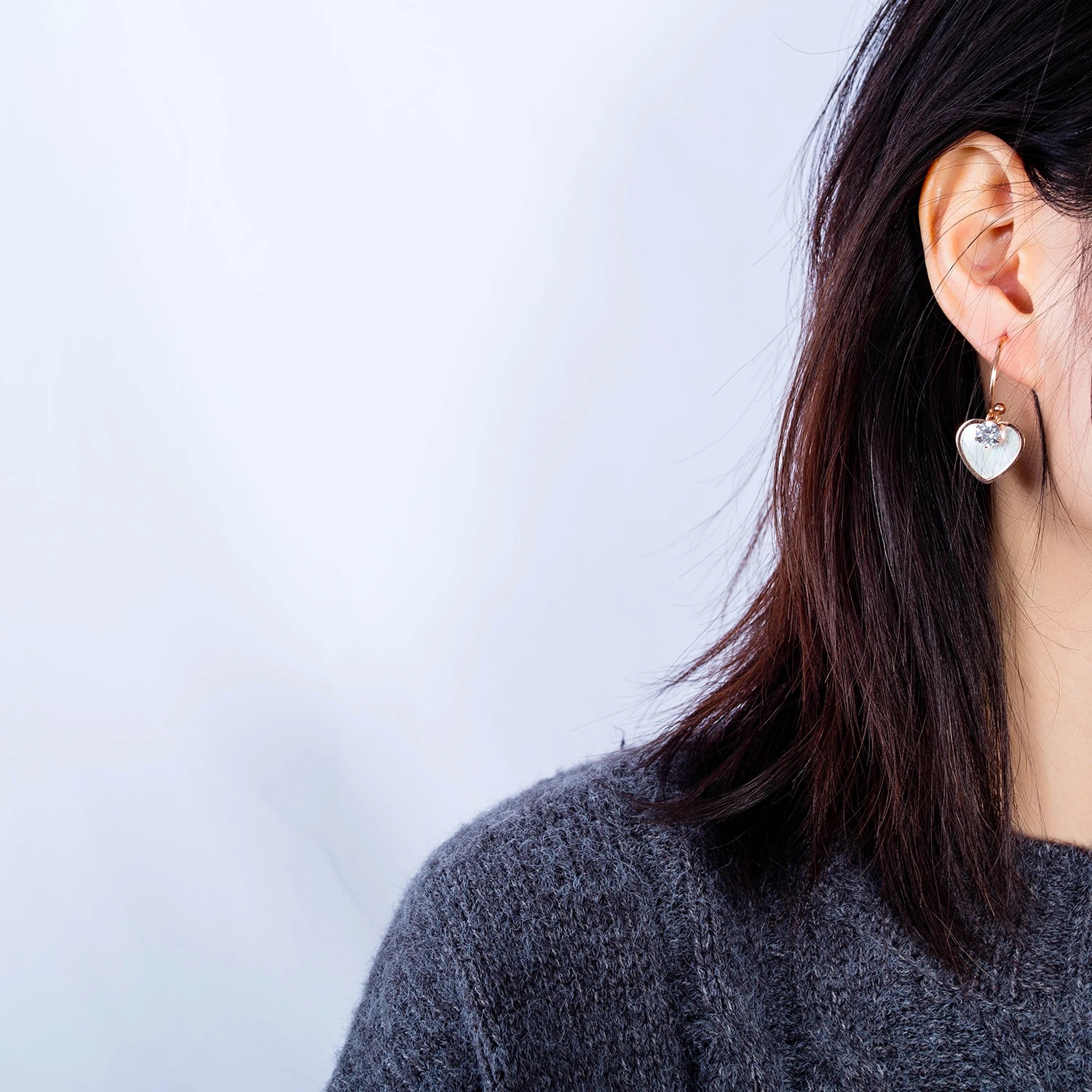 V.YA Fashion Stainless Steel Shell C-shaped Earrings For Women Round Simple Earring Pendant Jewelry Accessories Couple Gift
V.YA Fashion Stainless Steel Shell C-shaped Earrings For Women Round Simple Earring Pendant Jewelry Accessories Couple Gift