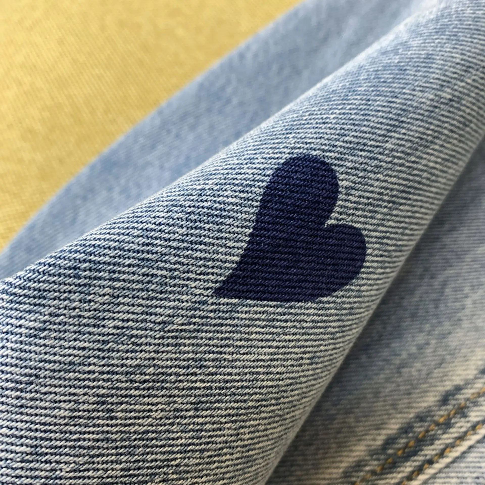 2020 Autumn and Winter New Love Print Loose and Thin High-rise Straight-leg Jeans Women
2020 Autumn and Winter New Love Print Loose and Thin High-rise Straight-leg Jeans Women