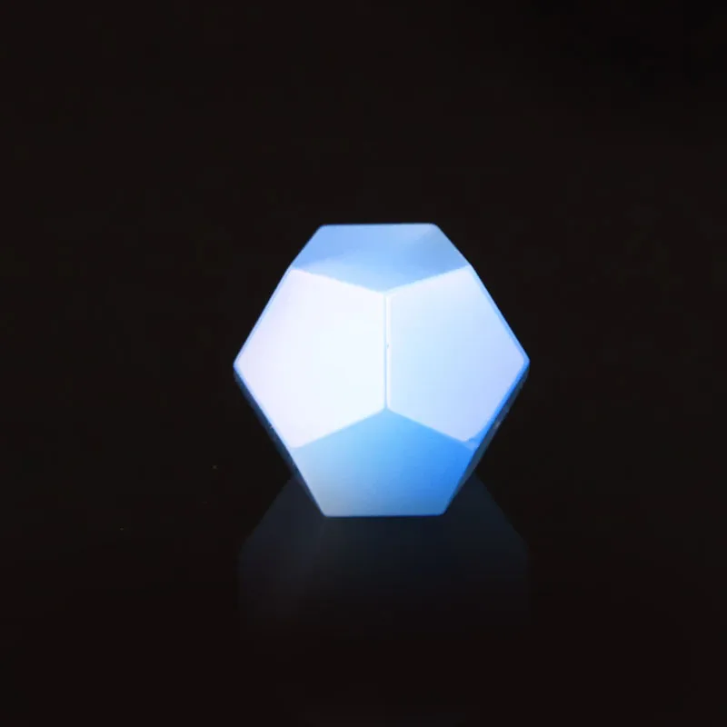 24mm Dice Light blue Glass Prism Photo Ornaments Crystal Valentine's Day Christmas Girlfriend Gift Optical Glass 
24mm Dice Light blue Glass Prism Photo Ornaments Crystal Valentine's Day Christmas Girlfriend Gift Optical Glass